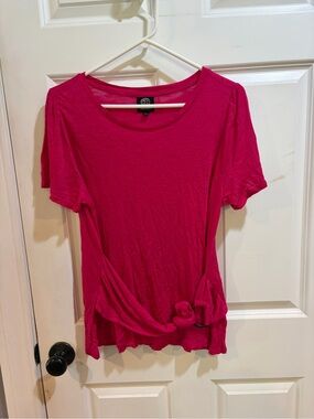 NWOT Bobeau Solid Knot-Hem Hot Pink Top